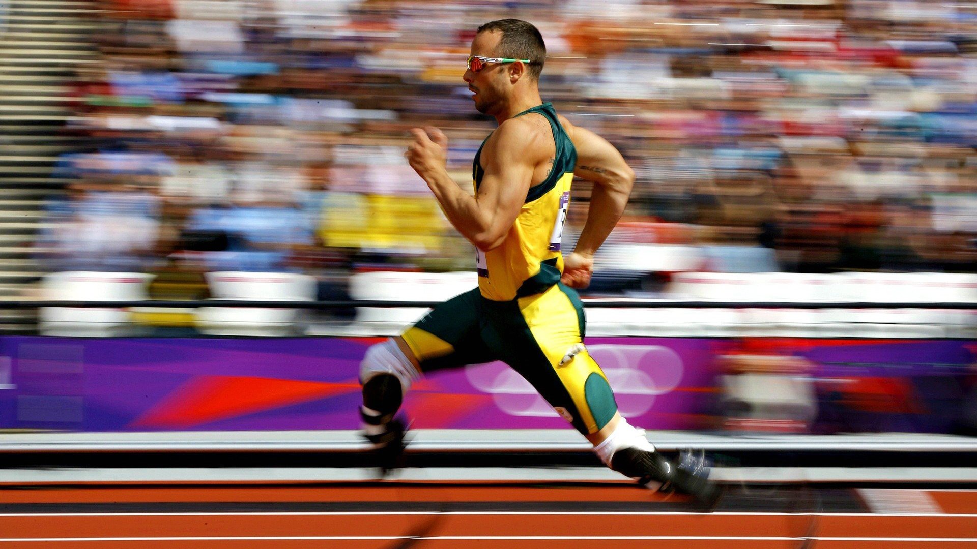 “腰旗美式橄榄球:东部新区赛场点燃运动员挑战极限的热情”